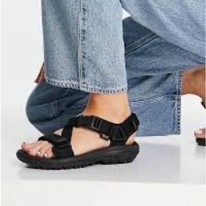 Teva Hurricane verge sandals